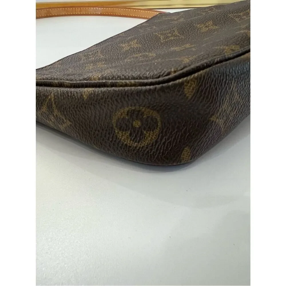 LOUIS VUITTON Pochette Accessoires Handbag Monogram LV - Picture 5 of 10